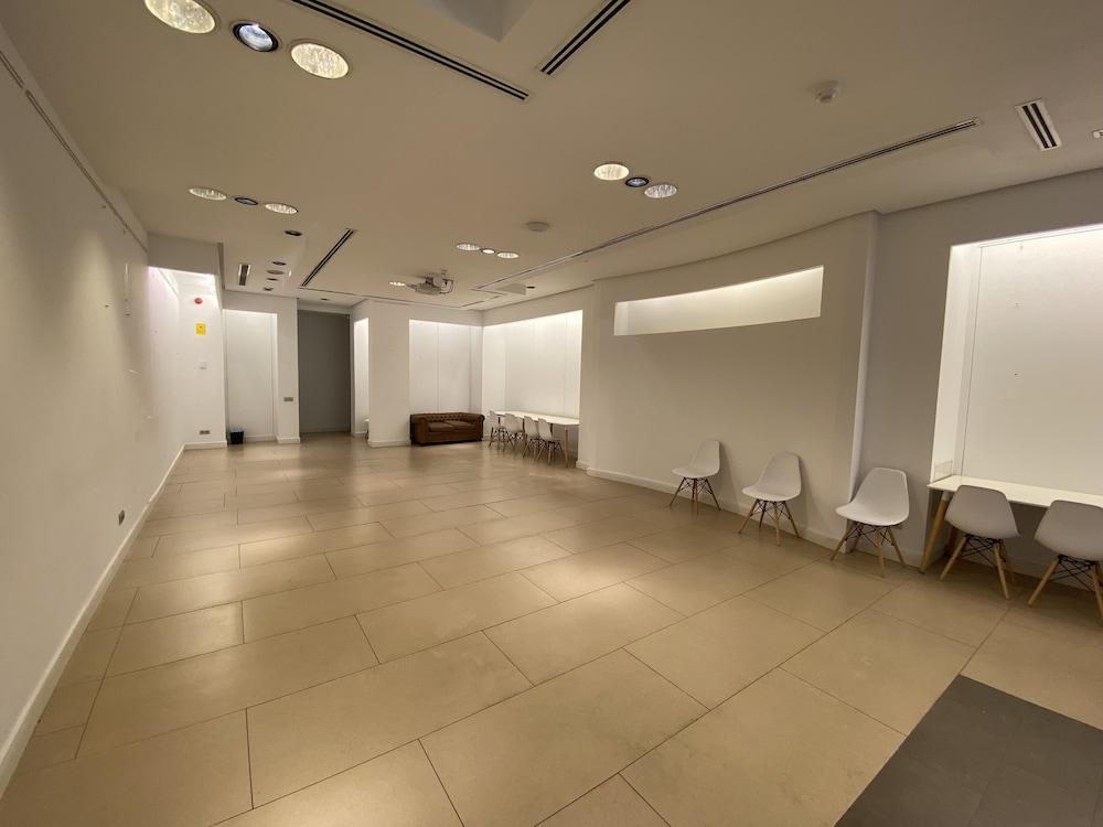 Hotel Madanis Liceo L'Hospitalet de Llobregat Exteriér fotografie
