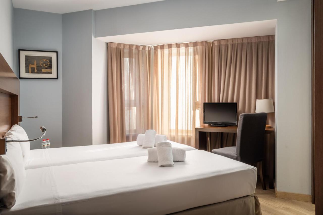 Hotel Madanis Liceo L'Hospitalet de Llobregat Exteriér fotografie
