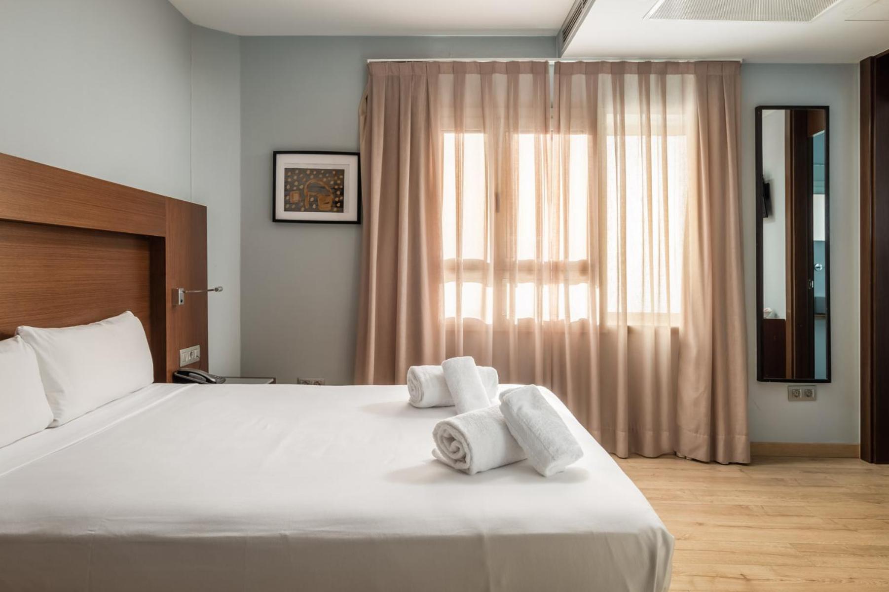 Hotel Madanis Liceo L'Hospitalet de Llobregat Exteriér fotografie
