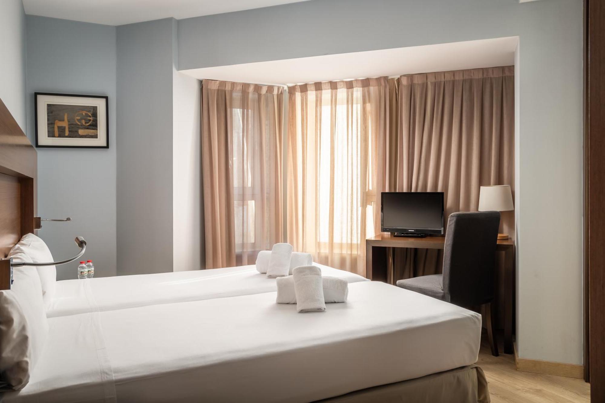 Hotel Madanis Liceo L'Hospitalet de Llobregat Exteriér fotografie