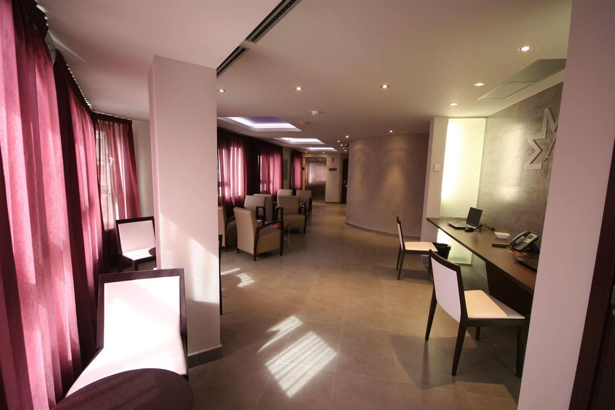 Hotel Madanis Liceo L'Hospitalet de Llobregat Exteriér fotografie
